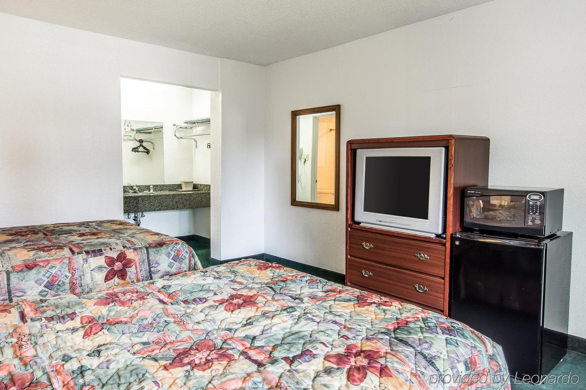 Econo Lodge & Suites Spokane Exterior photo